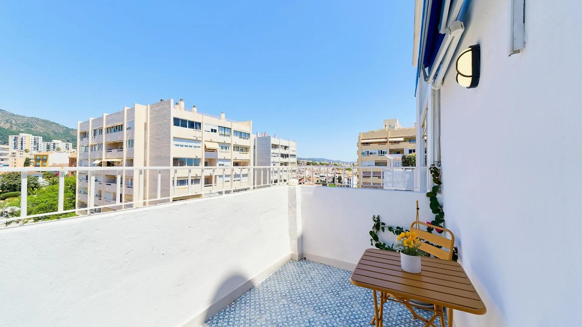 Lägenhet Hola Marbella Cozy Penthouse Old Town & Beach Spanien