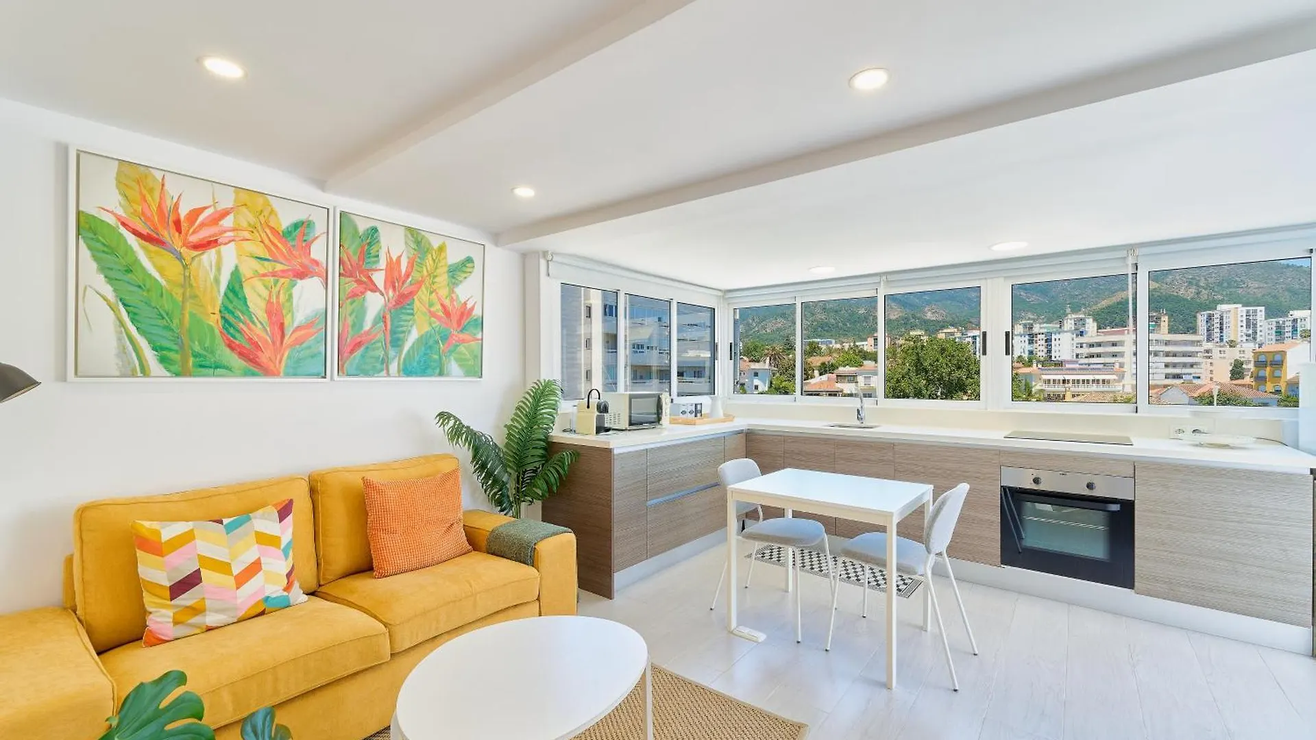 Hola Marbella Cozy Penthouse Old Town & Beach